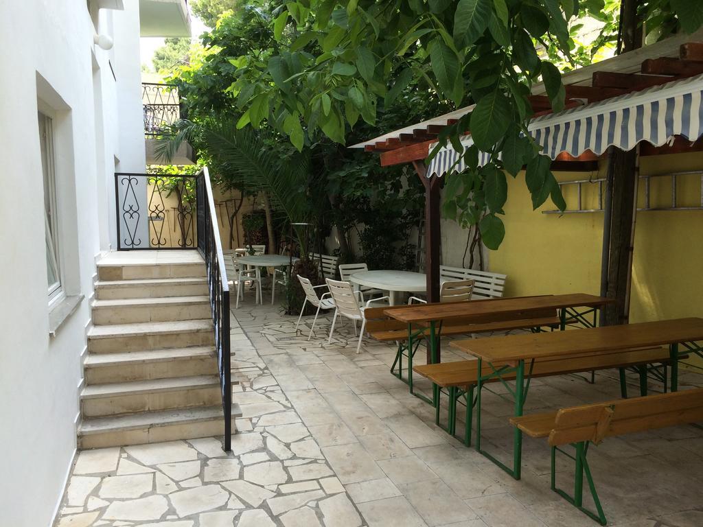 Pansion Begic Hotel Omis Ruang foto
