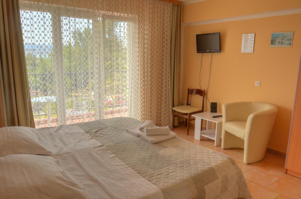 Pansion Begic Hotel Omis Bagian luar foto