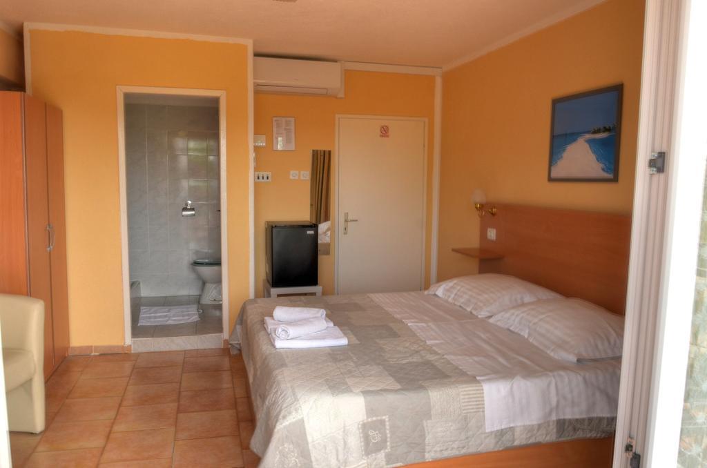 Pansion Begic Hotel Omis Bagian luar foto