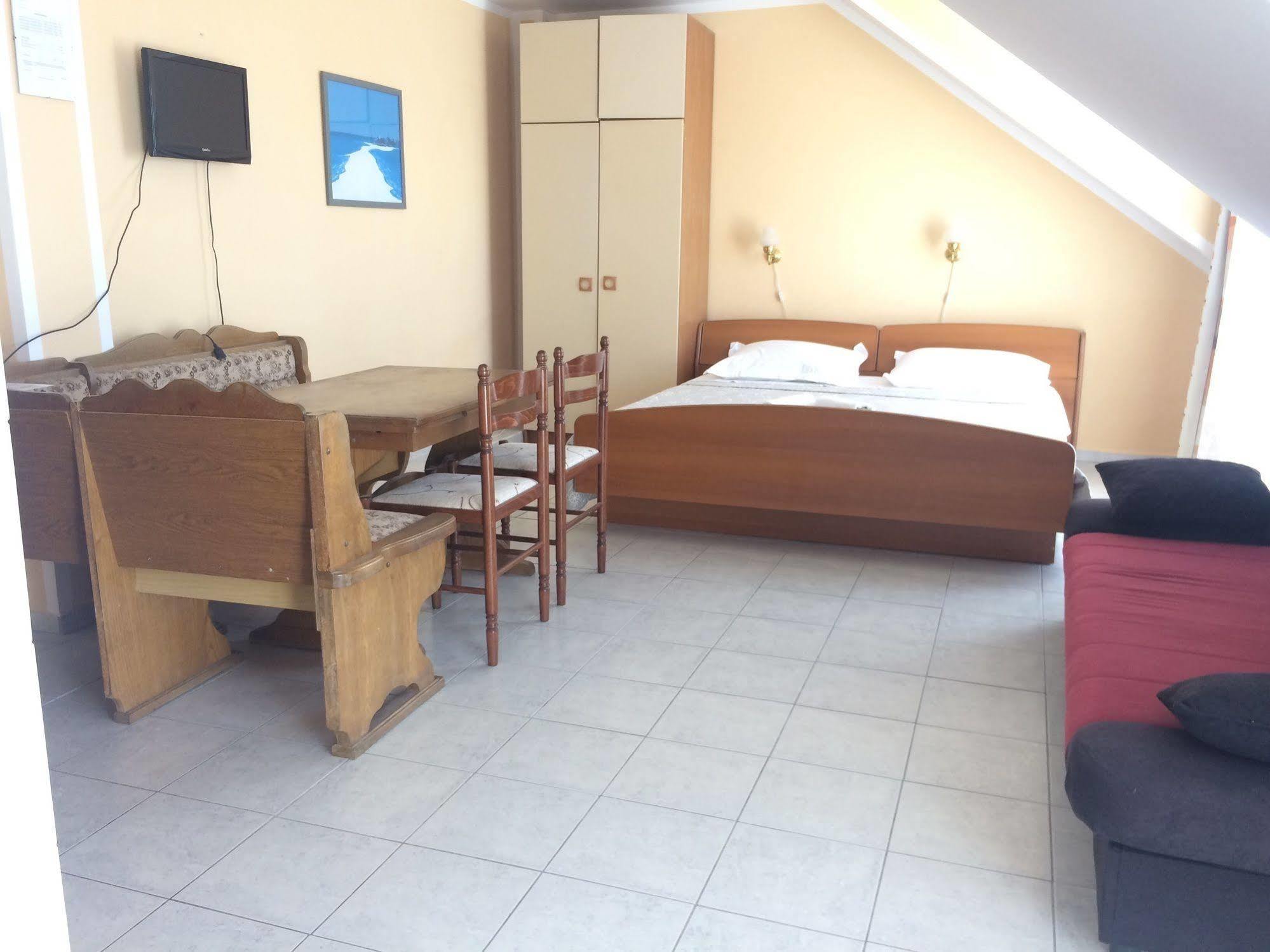 Pansion Begic Hotel Omis Bagian luar foto