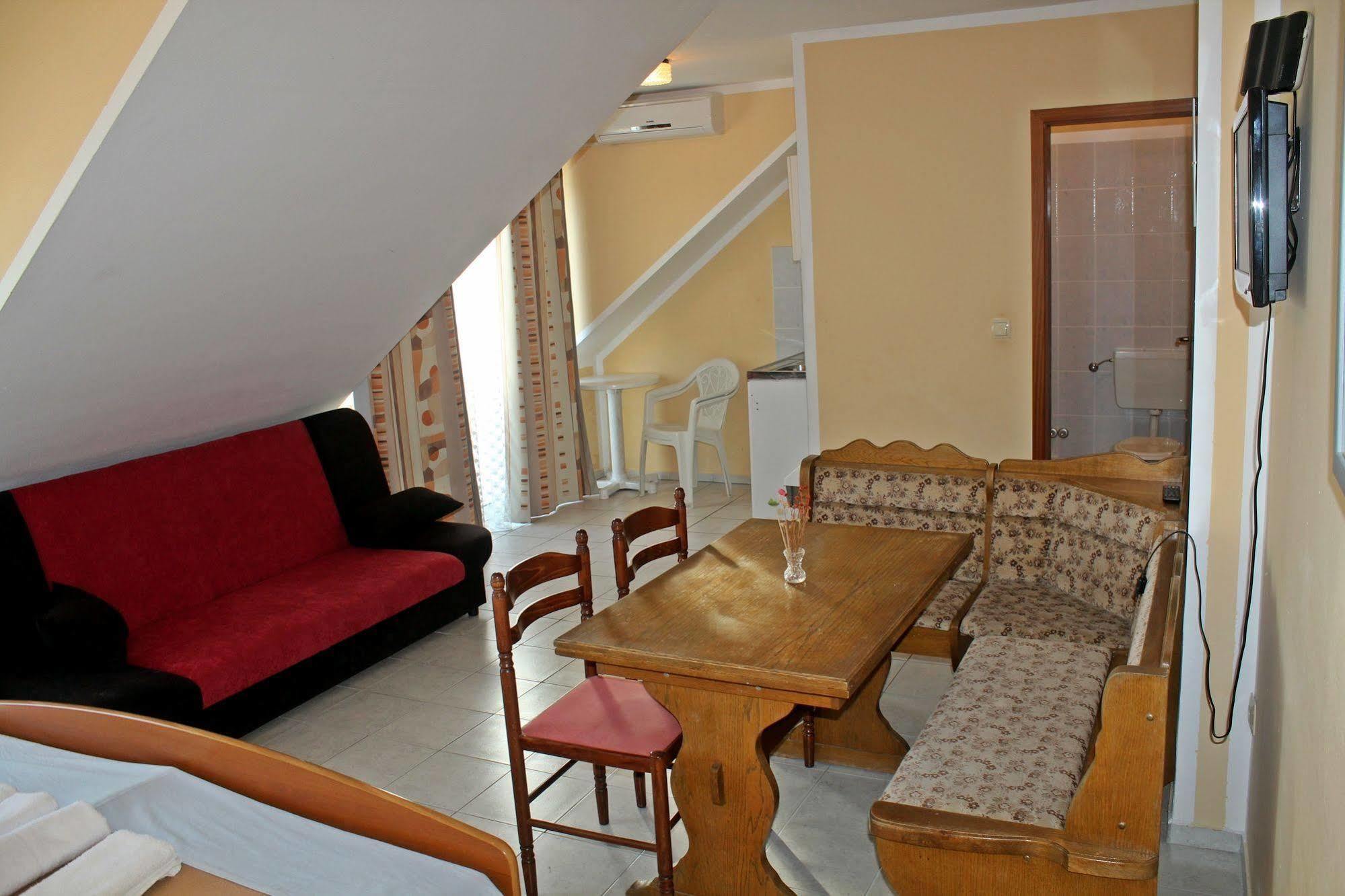 Pansion Begic Hotel Omis Bagian luar foto