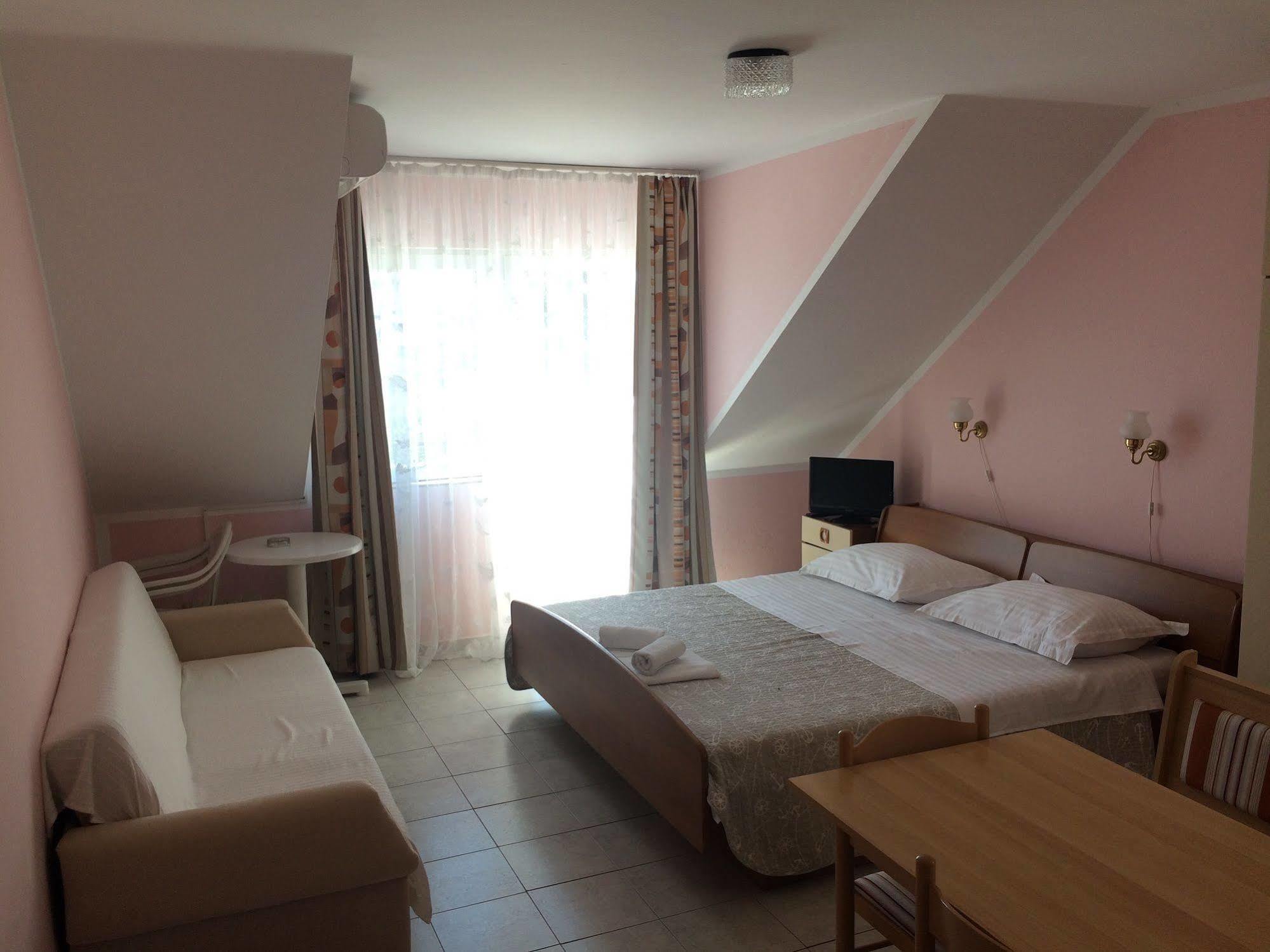 Pansion Begic Hotel Omis Bagian luar foto