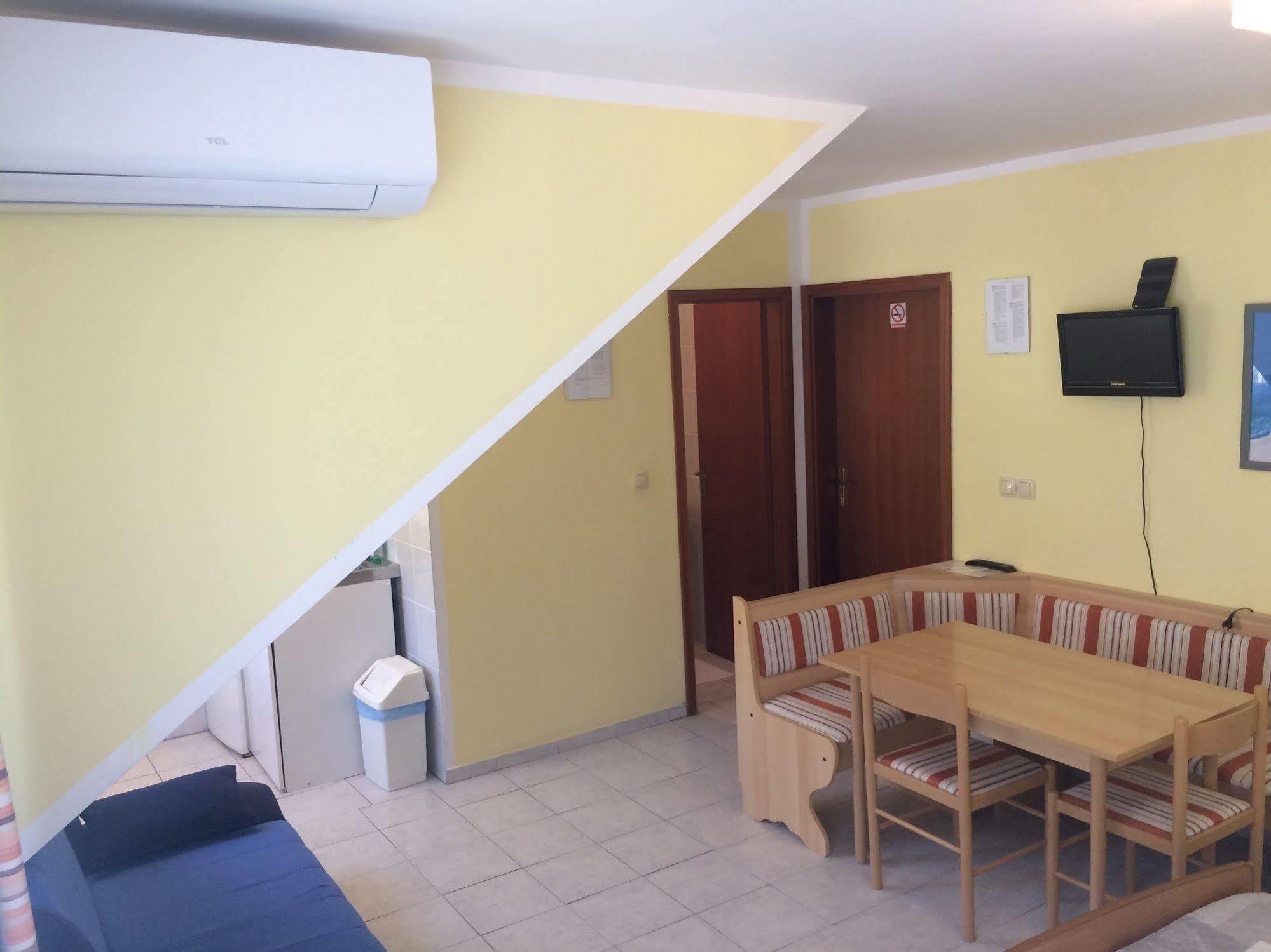 Pansion Begic Hotel Omis Bagian luar foto