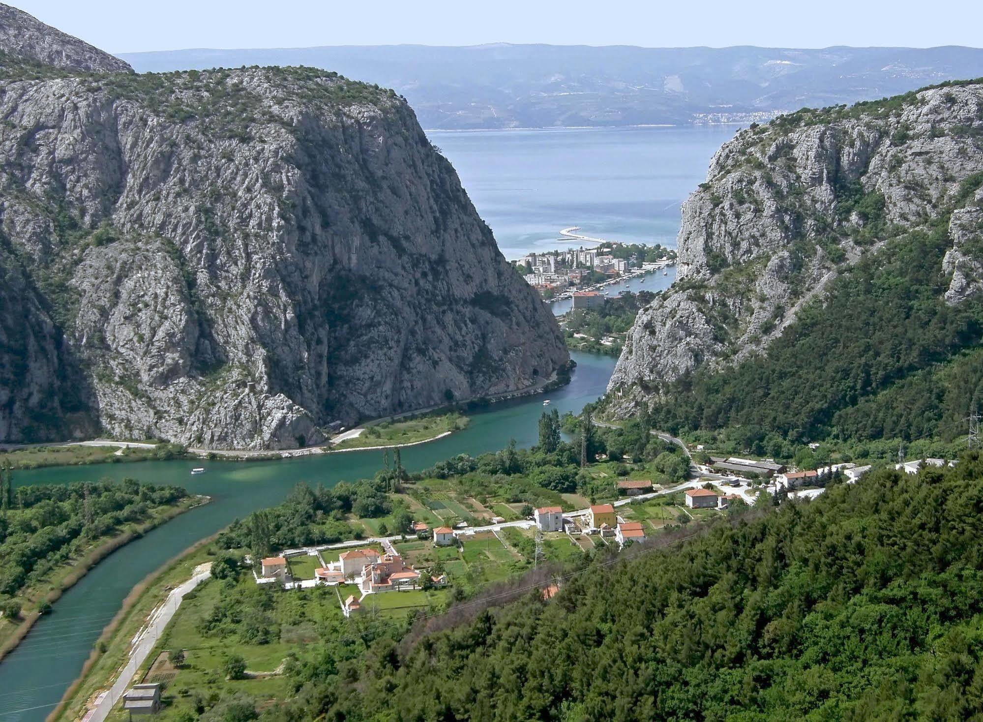 Pansion Begic Hotel Omis Bagian luar foto