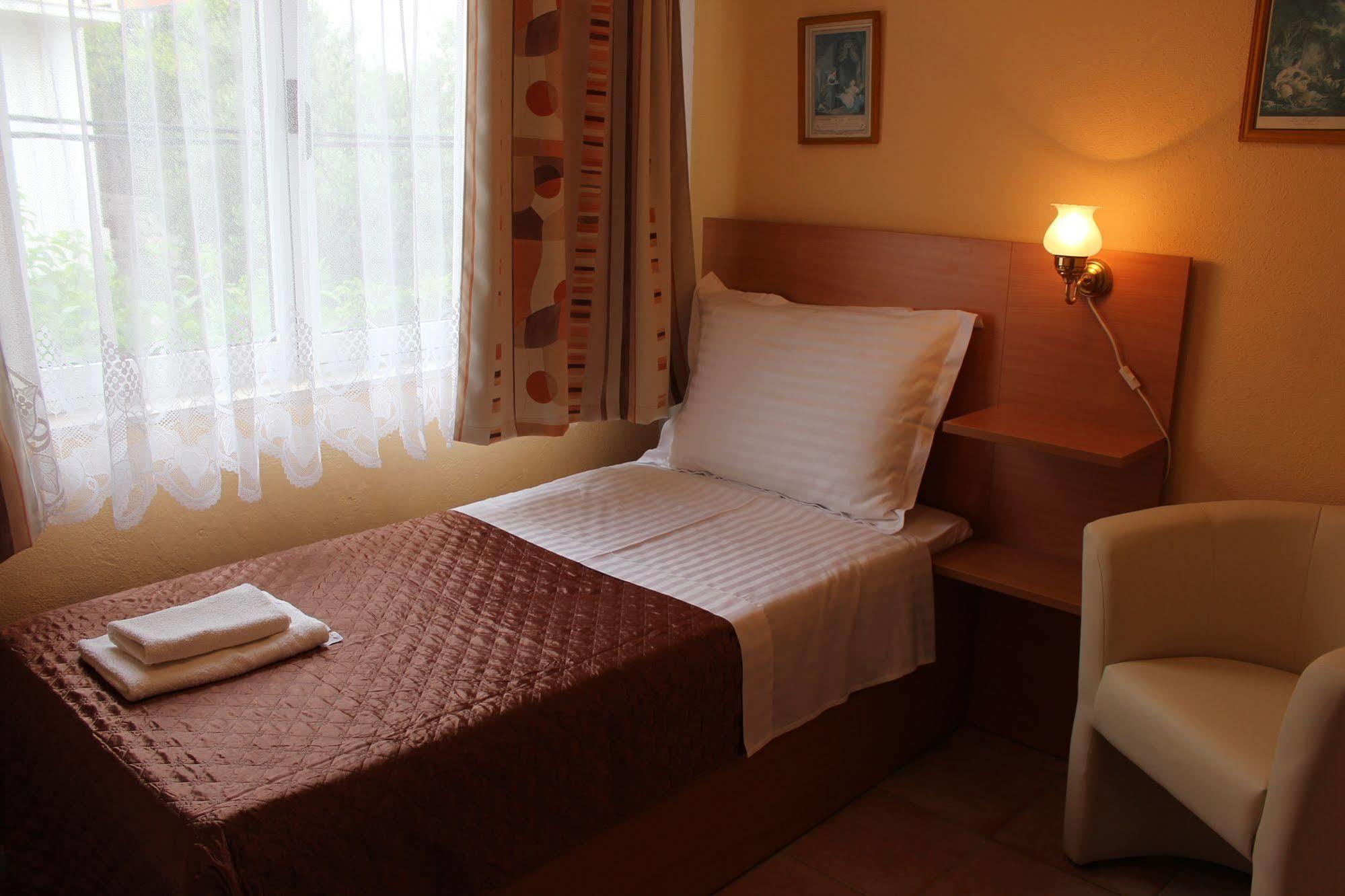 Pansion Begic Hotel Omis Bagian luar foto