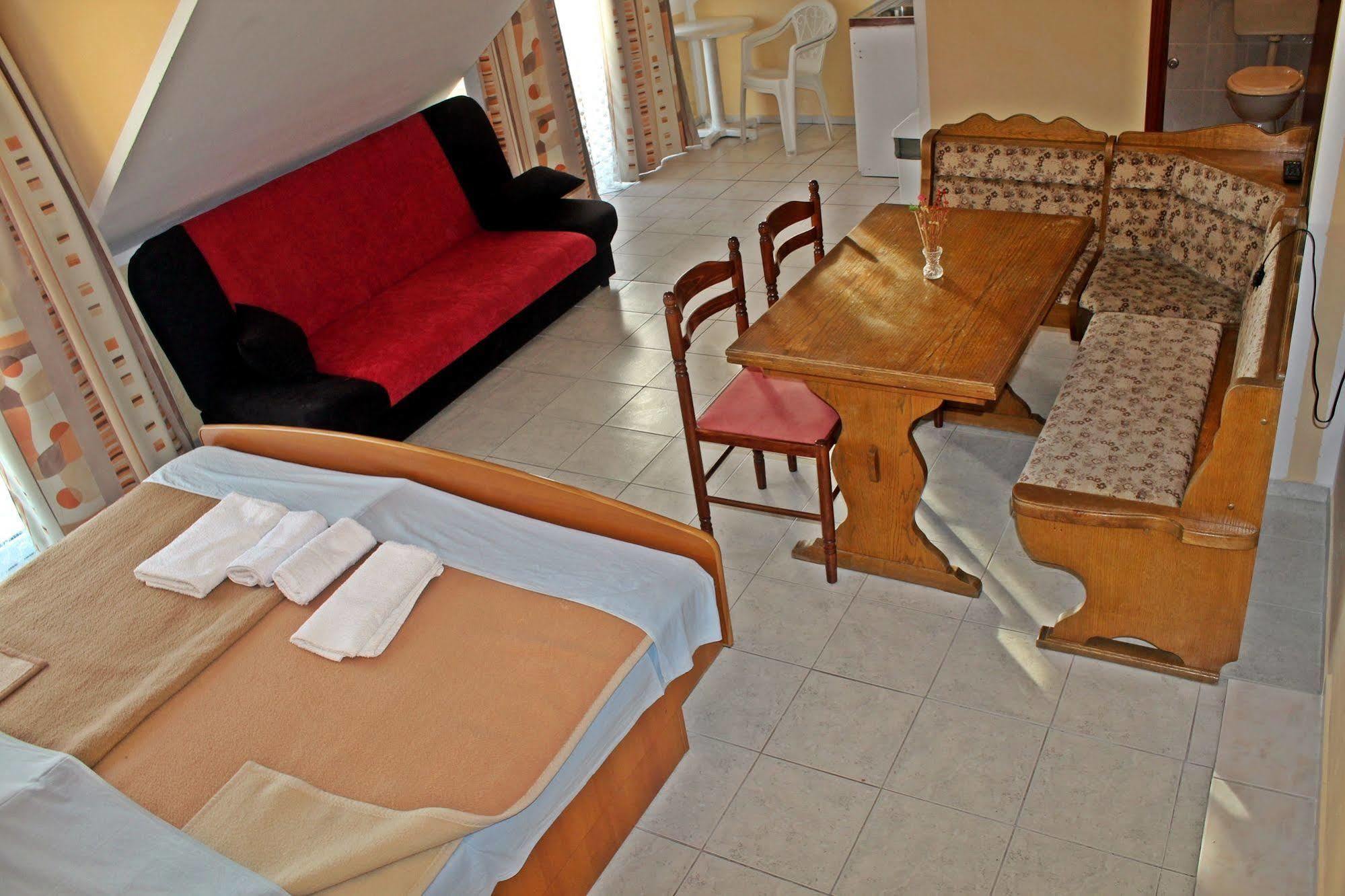 Pansion Begic Hotel Omis Bagian luar foto