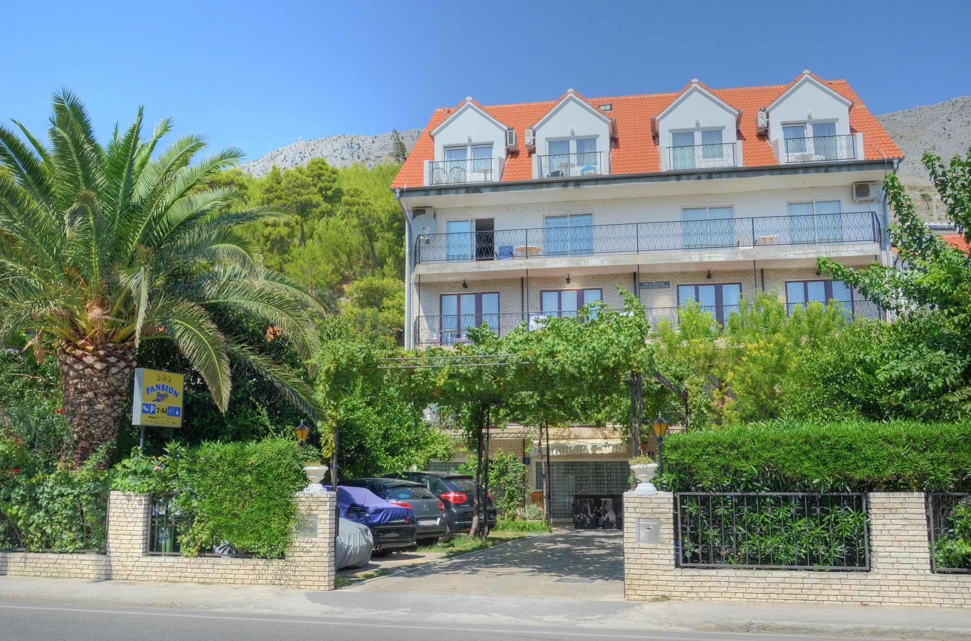 Pansion Begic Hotel Omis Bagian luar foto