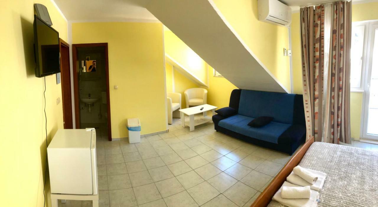 Pansion Begic Hotel Omis Bagian luar foto