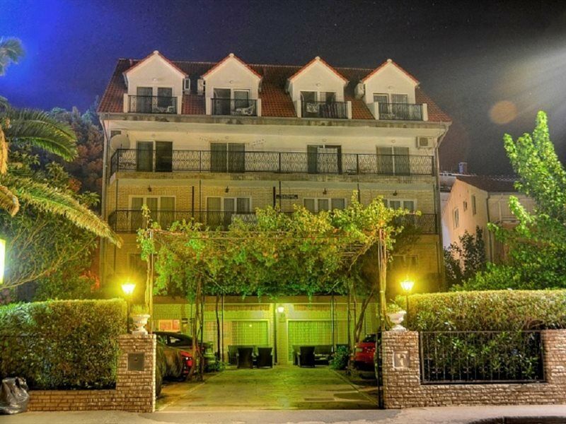 Pansion Begic Hotel Omis Bagian luar foto